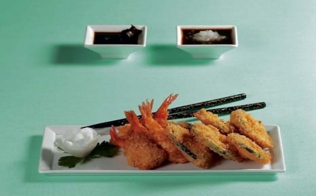 Tempura de langostinos y vegetales
